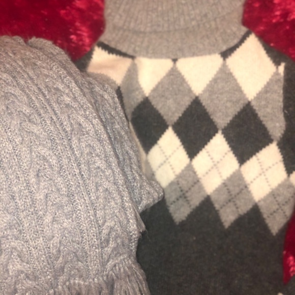 Just in Beautiful 2 piece gray WARM  sweater and scarf  set - Picture 7 of 7